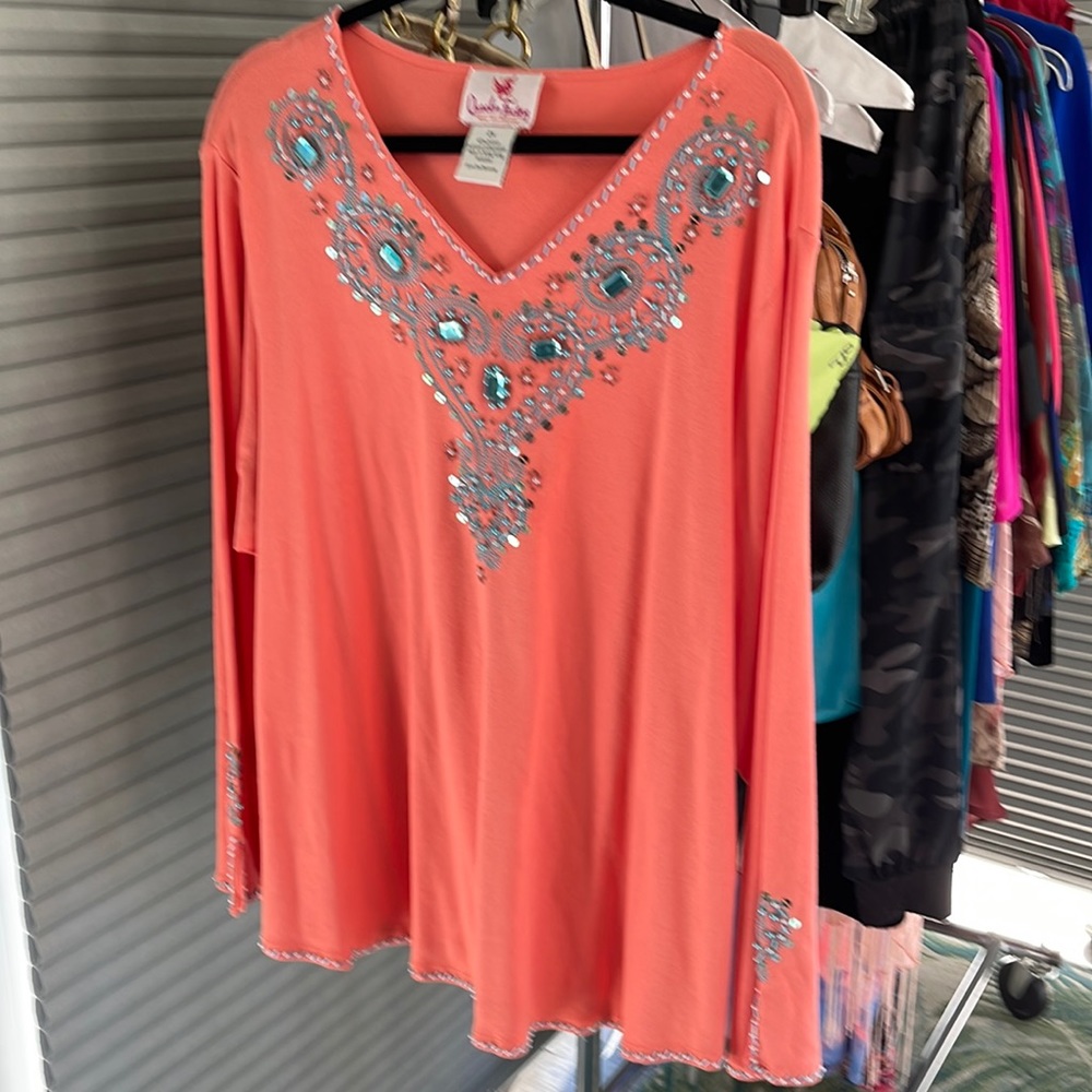 Jeweled V-neck top. Size 2X.